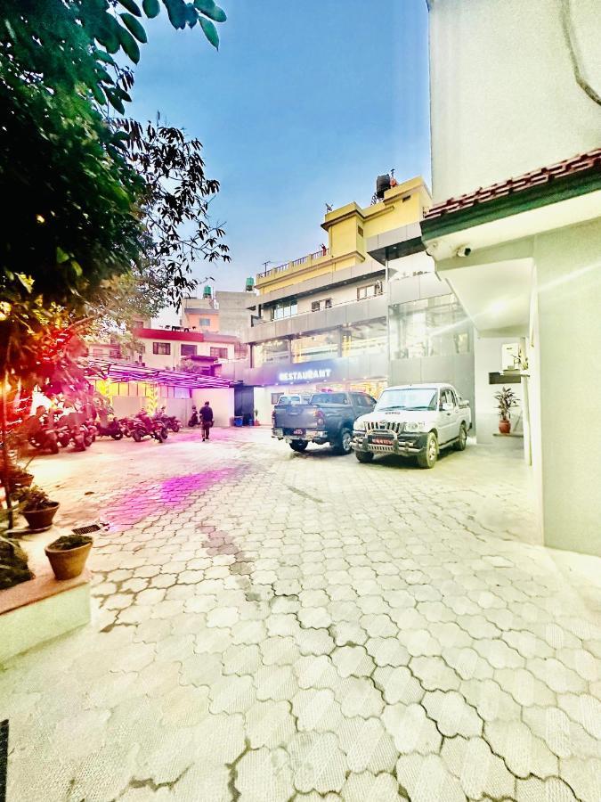 Hotel Airport Deepshree カトマンズ エクステリア 写真
